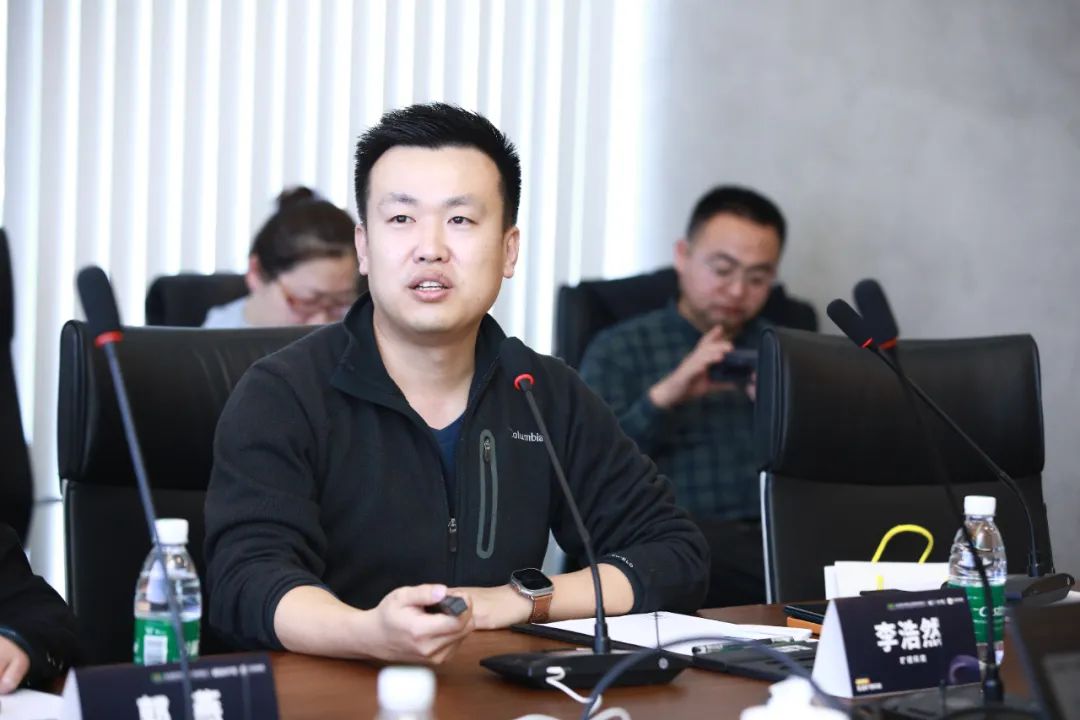 < 旷视云服务事业部营业认真人李浩然 >